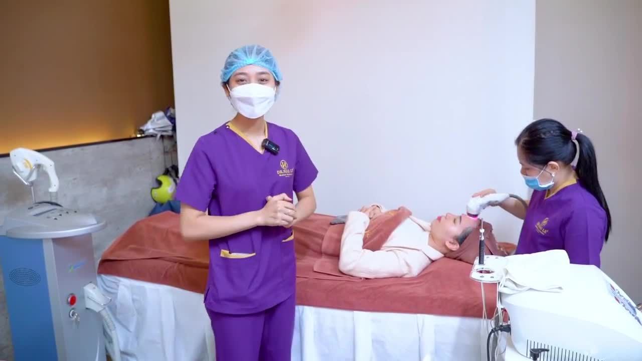 Cuối năm chị em đến Dr.Hải Lê làm đẹp chăm sóc da chuẩn bị đón Tết cả nhà cùng theo dõi